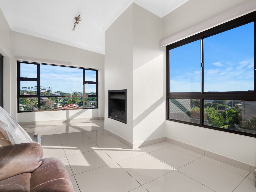 4 Bedroom Property for Sale in Zeegezicht Western Cape